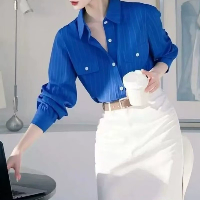 Дизайнерское чувство ниша уникально шикарно и красиво Кляйн синий поло воротник рубашка с длинными рукавами белая юбка