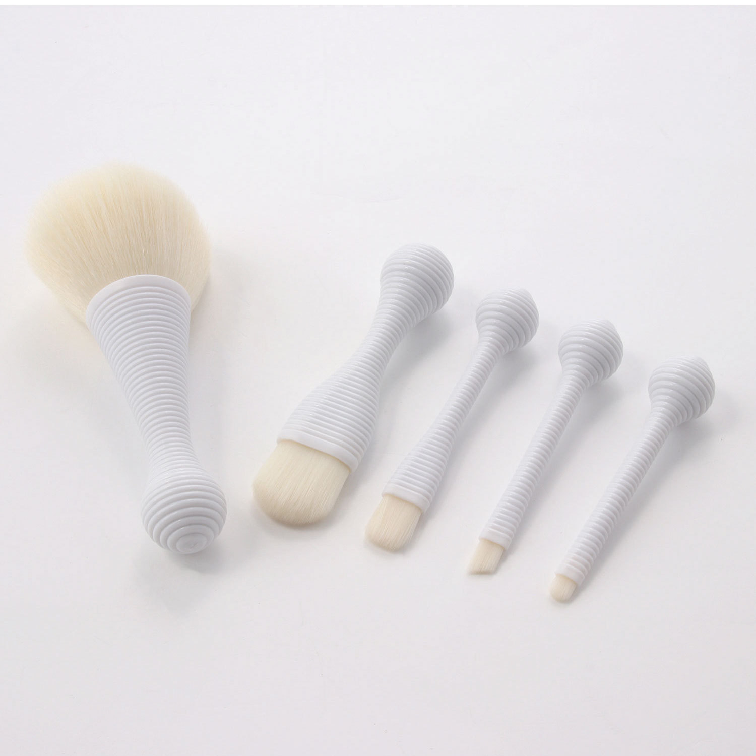 Vintage Style White Champagne Black Artificial Fiber Wooden Handle Plastic Handle Makeup Brushes 1 Set display picture 4