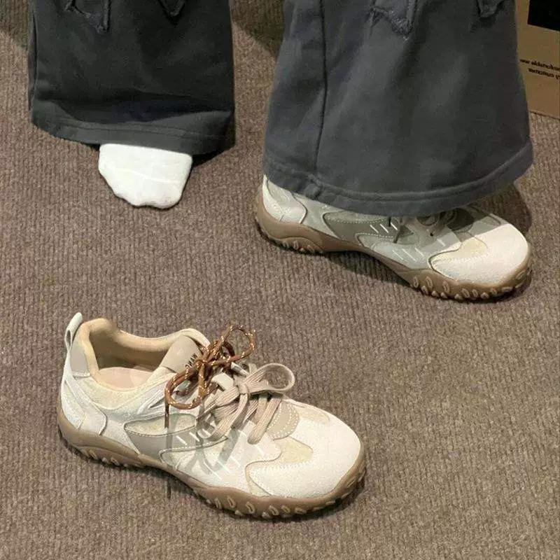 Женские туфли на толстой подошве в стиле Wasteland, увеличивающие внутреннюю высоту, весна и осень 2025 года, новый стиль, спортивные высококачественные повседневные моральные тренировочные туфли Forrest Gump