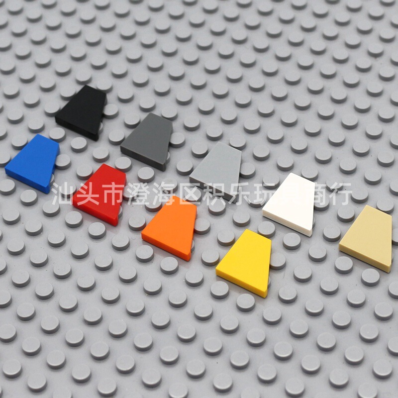 Domestic Building Blocks 7829 2*2 Right Side Wedge-Shaped Smooth Panel Trapezoid Compatible with Basic Brick Parts Moc
