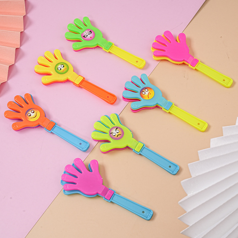 Mini trumpet clap palm kindergarten reward the whole class to share the small toy applauding the little palm of the small palm birthday sharing