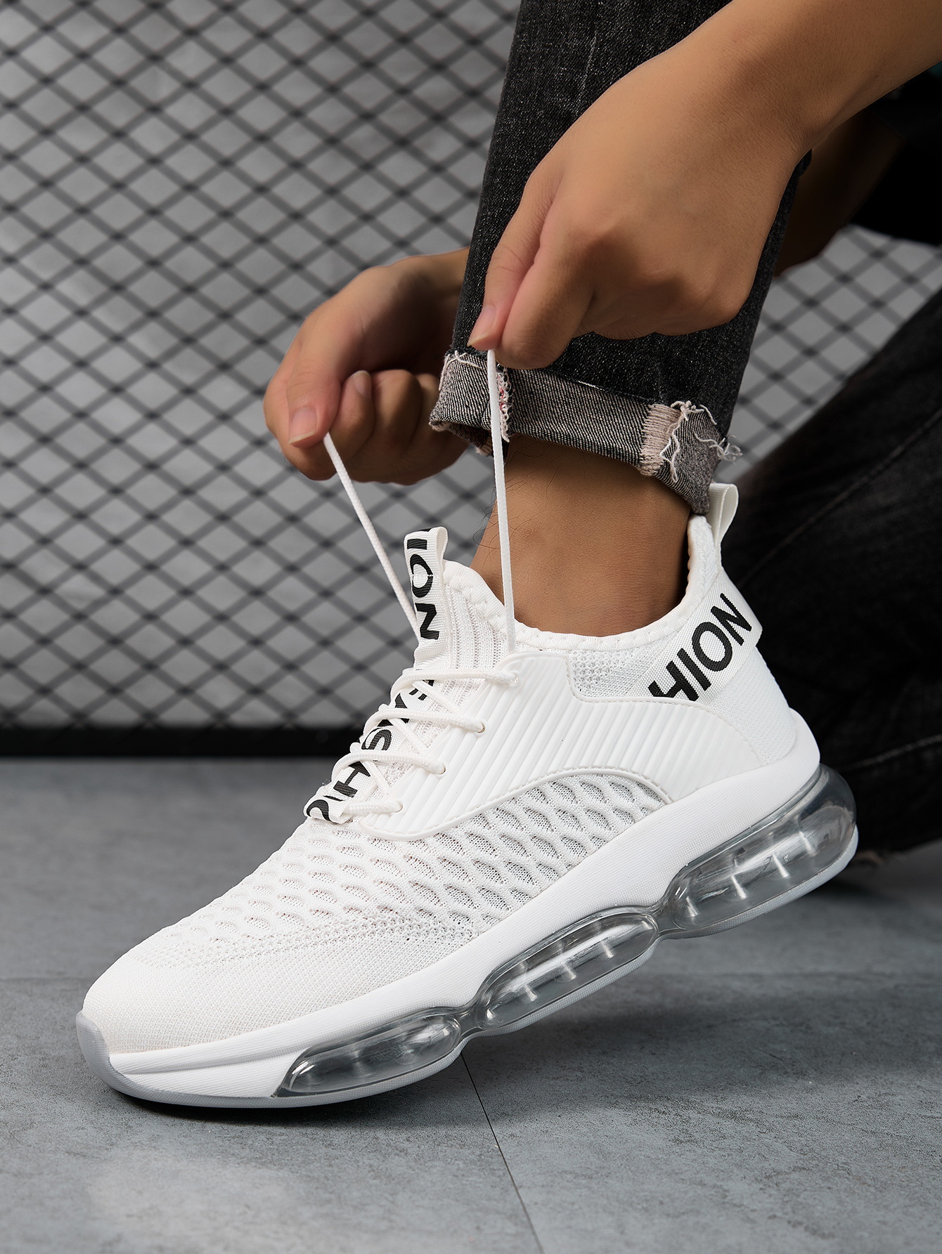 Breathable White Mesh Running Shoes For Men With Air Cushioning_voghion.com
