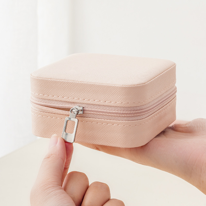 High luxury simple jewelry storage portable jewelry box jewelry earrings necklace bracelet ring packaging box wholesale High luxury simple jewelry storage portable jewelry box jewelry earrings necklace bracelet ring packaging box wholesale