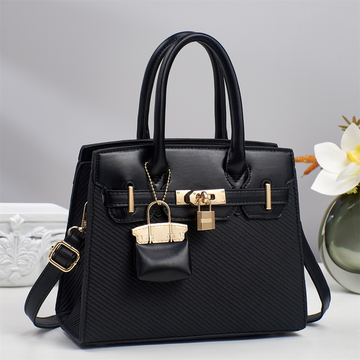 2025 primavera nuevo estilo bolso de mujer bolso grande europeo y americano bolso portátil de cuero suave de gran capacidad mensajero de un solo hombro bolso de mujer