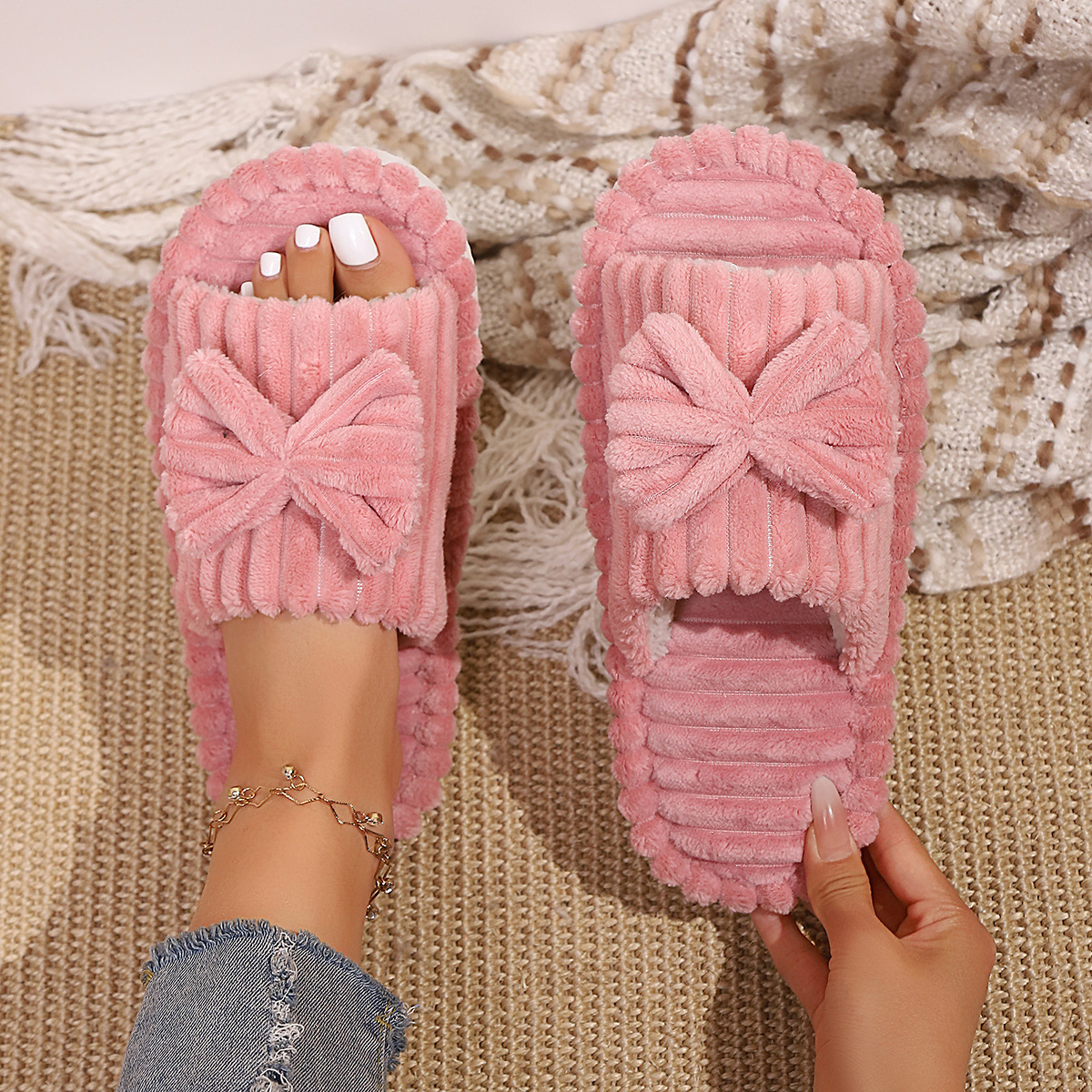 Zapatillas transfronterizas de abertura de lana para mujeres otoño y invierno para usar cómodas zapatos de algodón peludo en interiores