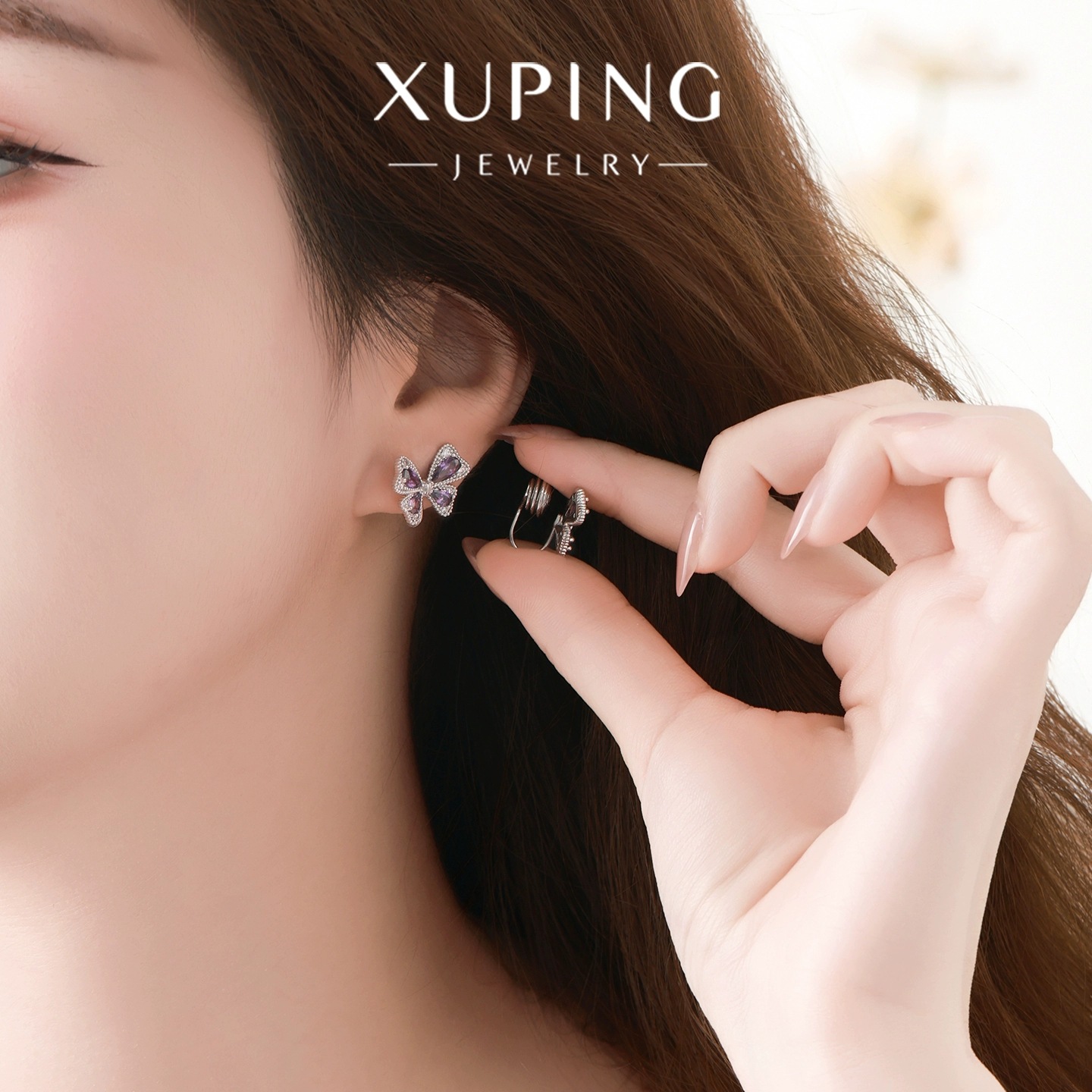 Xuping gemas artificiales ligeras sensación de lujo mariposa mosquito incienso bandeja de auriculares temperamento viento sin agujeros de orejas para usar auriculares