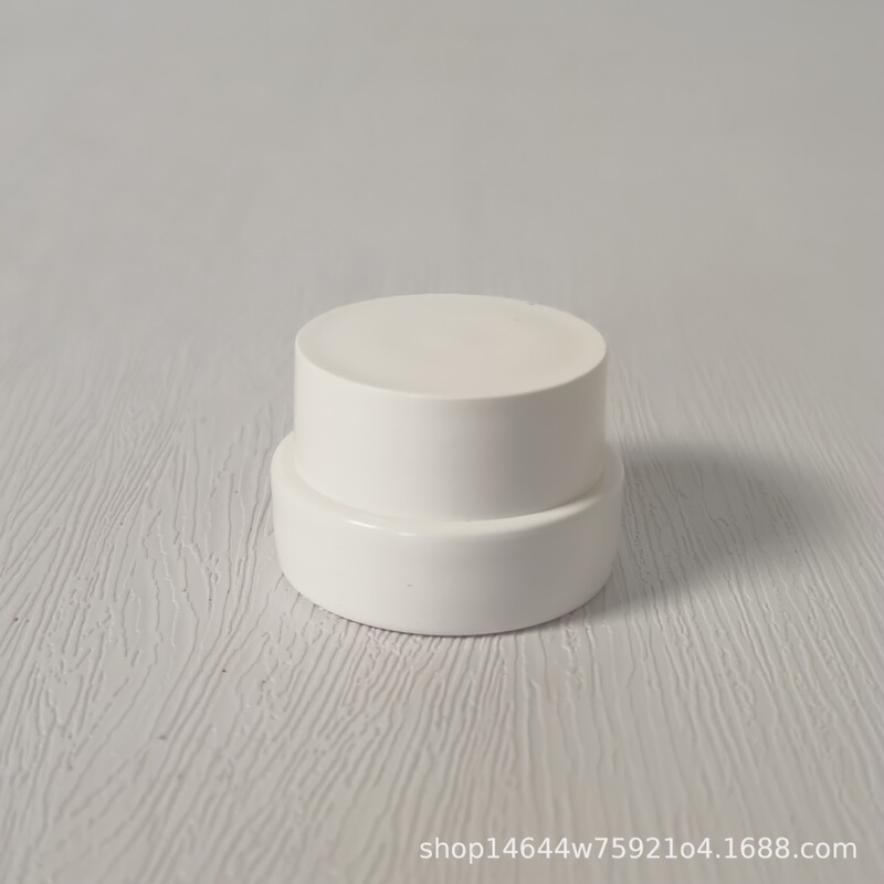 One light-proof white nail polish plastic bottle 5G painted plastic bottle sub-bottle nail gel bottle jar base glue