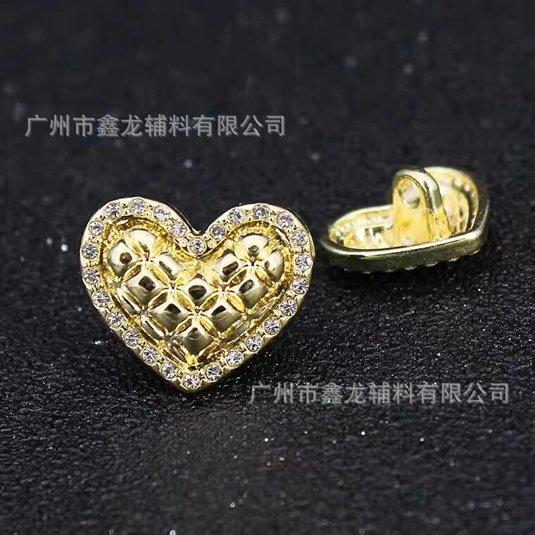 Raised Heart-shaped Diamond Buckle Metal Hand-stitched Buckle Jacket Coat Knitwear Down Jacket Sweater Shirt Chanel Style Button Raised Heart-shaped Diamond Buckle Metal Hand-stitched Buckle Jacket Coat Knitwear Down Jacket Sweater Shirt Chanel Style Button