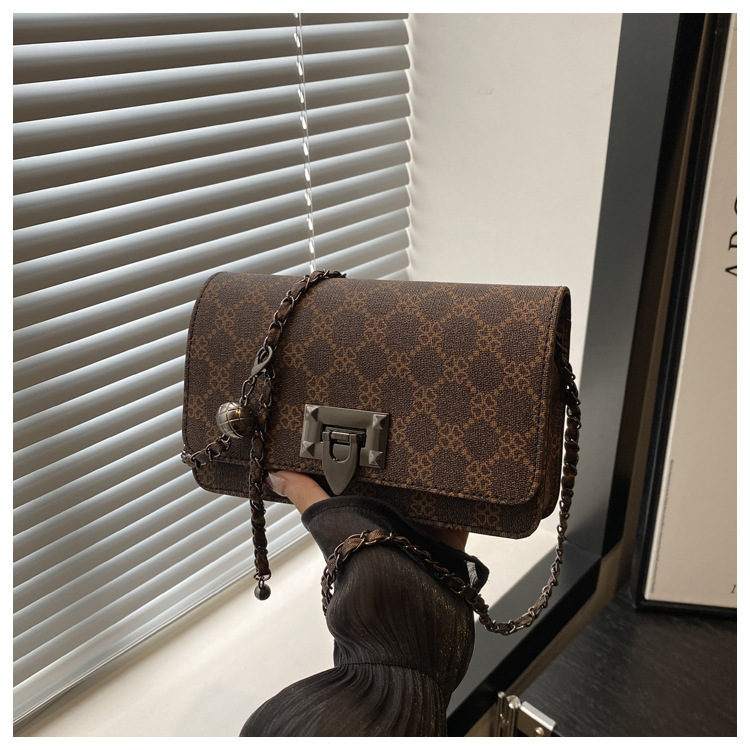 Cross-border women's bag 2024 New leopard print underarm bag, Korean style fashionable and trendy chain single-shoulder bag, riveted crossbody bag undefined