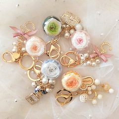永生花の鍵は完成品のカバンを掛けて、親友の誕生日の結婚式の新年会のバレンタインデーの花のクリスマスの贈り物を送ります。