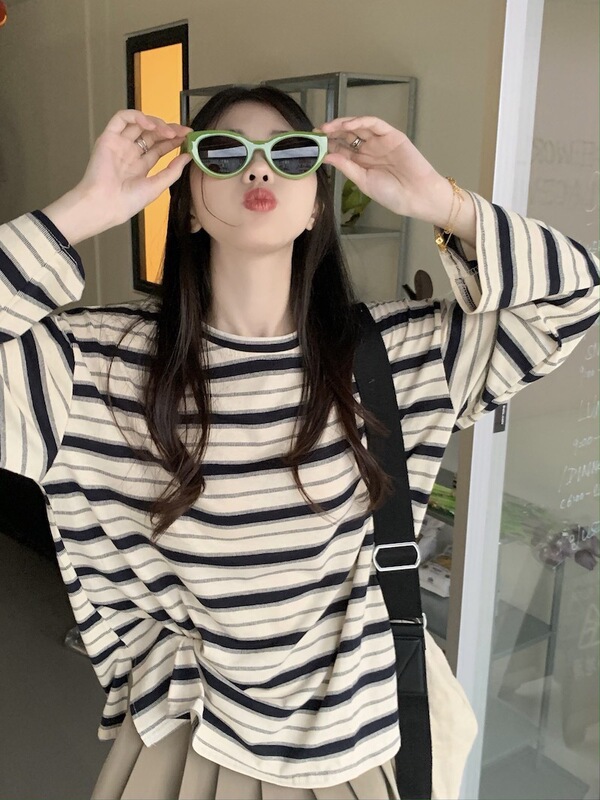 Round Neck Striped Long-Sleeved T-Shirt for Women 2025 Autumn and Winter New Design Casual Student Loose Slimming Slit Top Round Neck Striped Long-Sleeved T-Shirt for Women 2025 Autumn and Winter New Design Casual Student Loose Slimming Slit Top