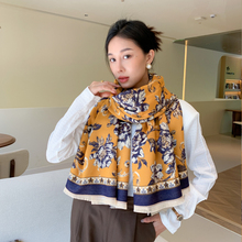 冬季新款2025时尚加厚围巾女仿羊绒学生护颈围脖保暖百搭印花披肩