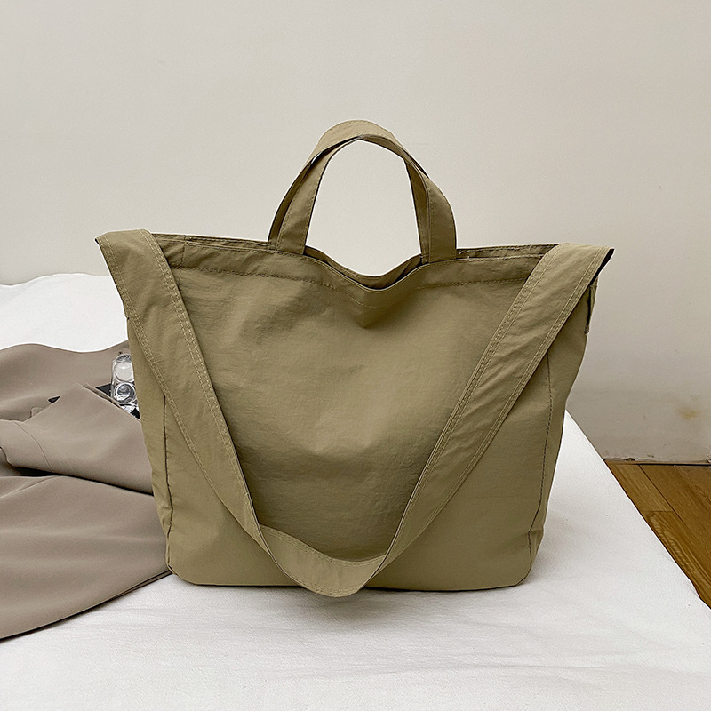 Coreano simple de gran capacidad 2024 invierno red roja ligera de color sólido bolso de hombro de mujer bolso de compras retro ocio bolso de mano