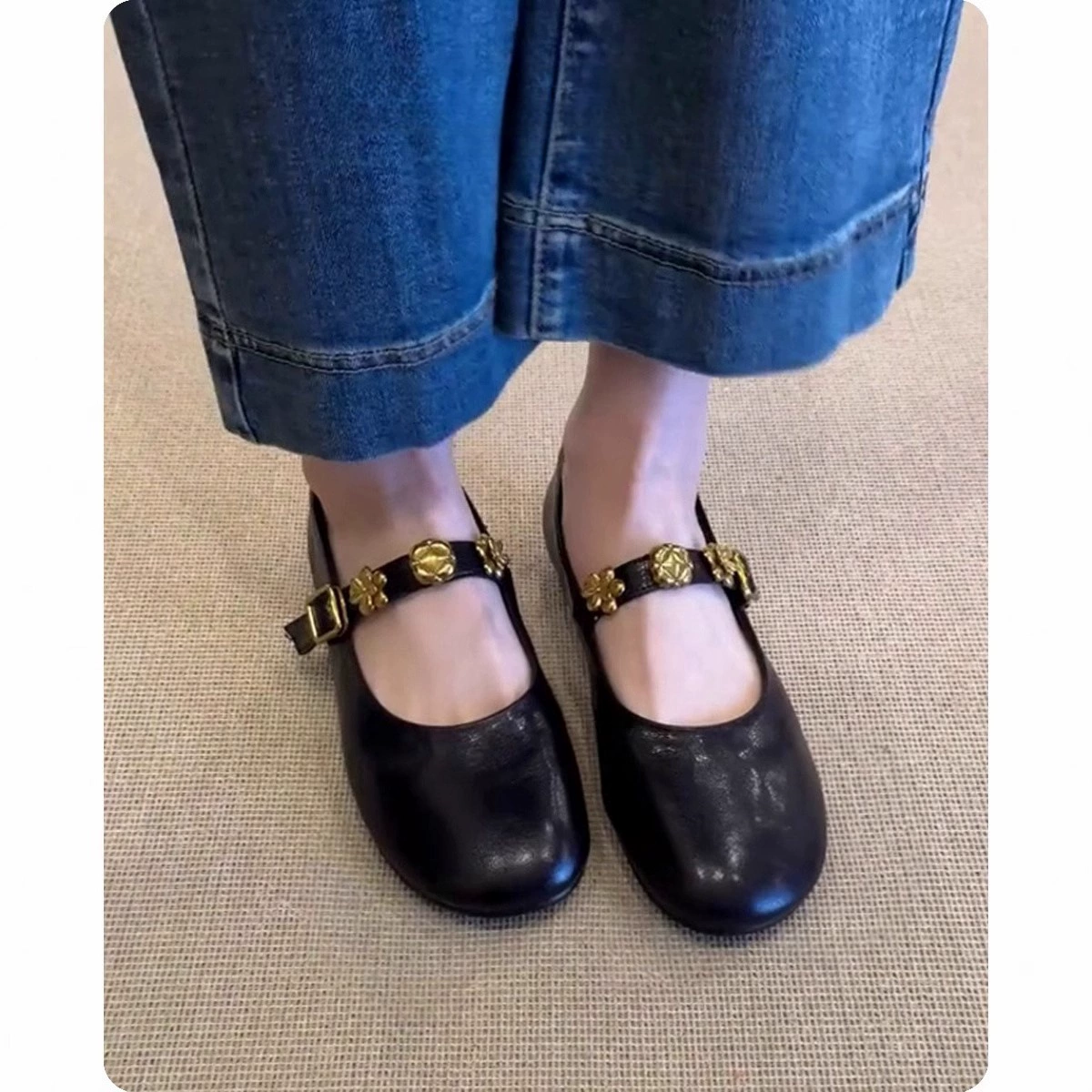 Редкая лампа? Actually need translation: Lan Cabinet Edition ~ Metal one-shaped buckle soft leather Mary Jane shoes for women French light mouth shoes low heel temperament ballet shoes