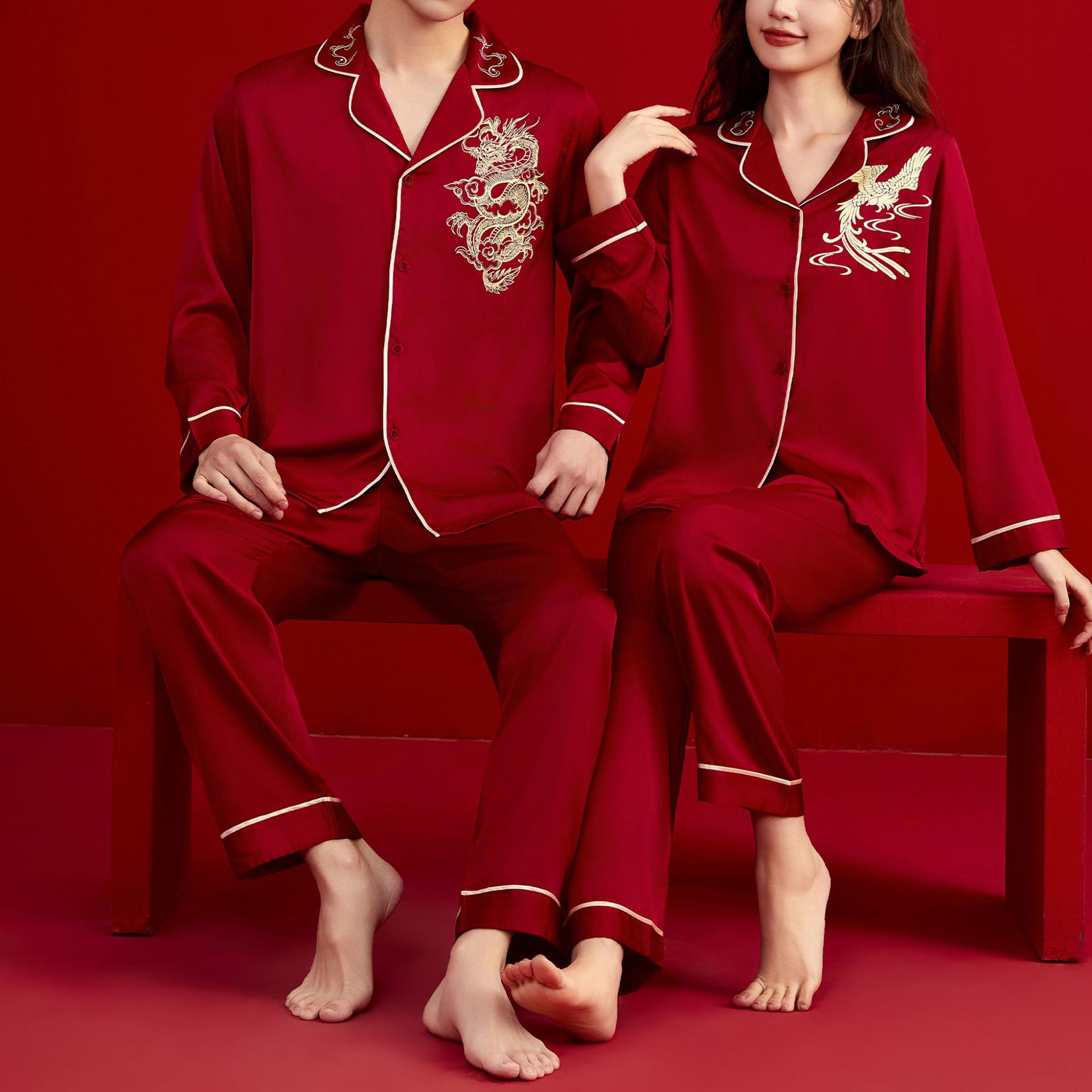 Pajamas de pareja para la boda de primavera y otoño helado seda roja para hombres y mujeres set de boda de seda MC0001