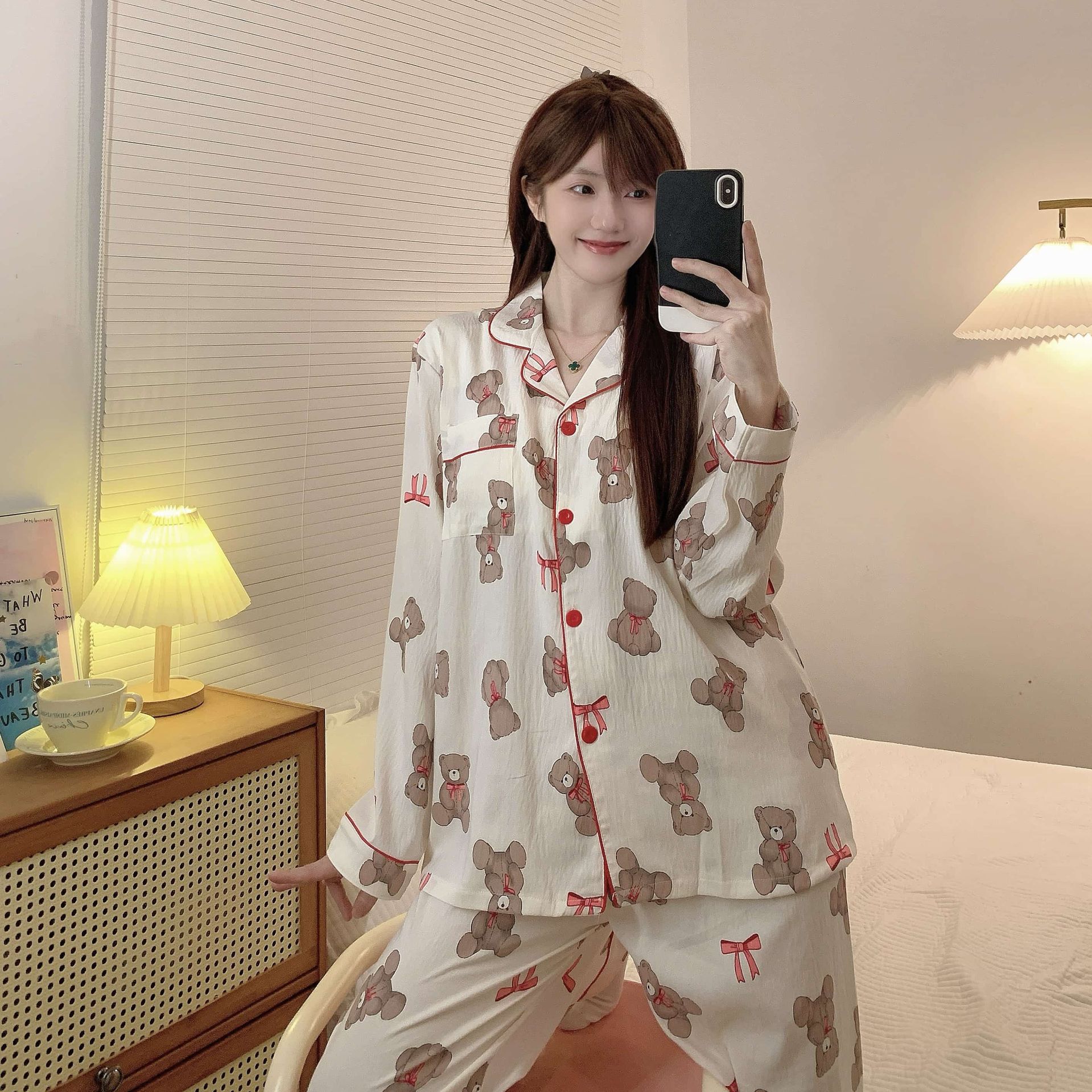 Pijamas al por mayor transfronterizos de primavera y otoño nubes de algodón pantalones de manga larga cardigans lindos con cojín de pecho se pueden usar ropa de hogar