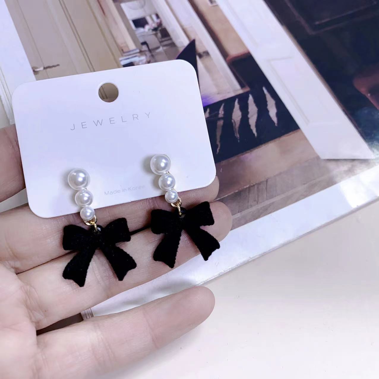 S925 aguja de plata Corea del Sur vintage rojo flocado arco pendientes de perlas pendientes nicho luz de lujo pendientes de felpa