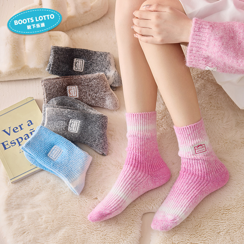 Women's Socks for Spring, Autumn, and Winter, Gradient Cashmere Socks, Fleece-Lined, Thickened, Warm, Long Mid-Calf Socks for Wearing Outside with Snow Boots
