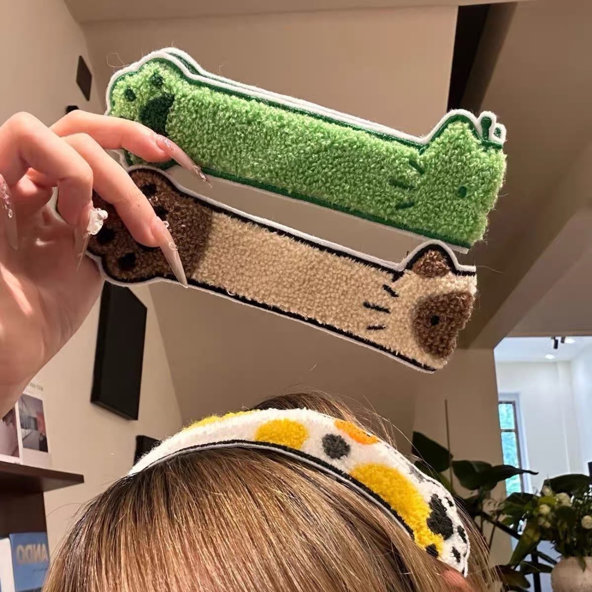 Soft and cute cartoon hugging cat long strip magic tape for women, sweet cat hair accessory for washing face, makeup, and hair styling, dual-use headband