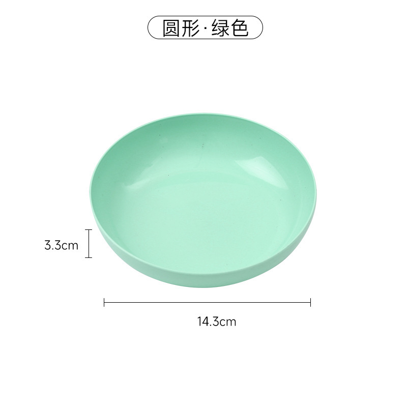 骨の皿を吐く日本の家庭用創意プラスチックの食卓に野菜の皿を置いて骨の皿の小さい皿の果物のキャンディーの皿を吐く。|undefined