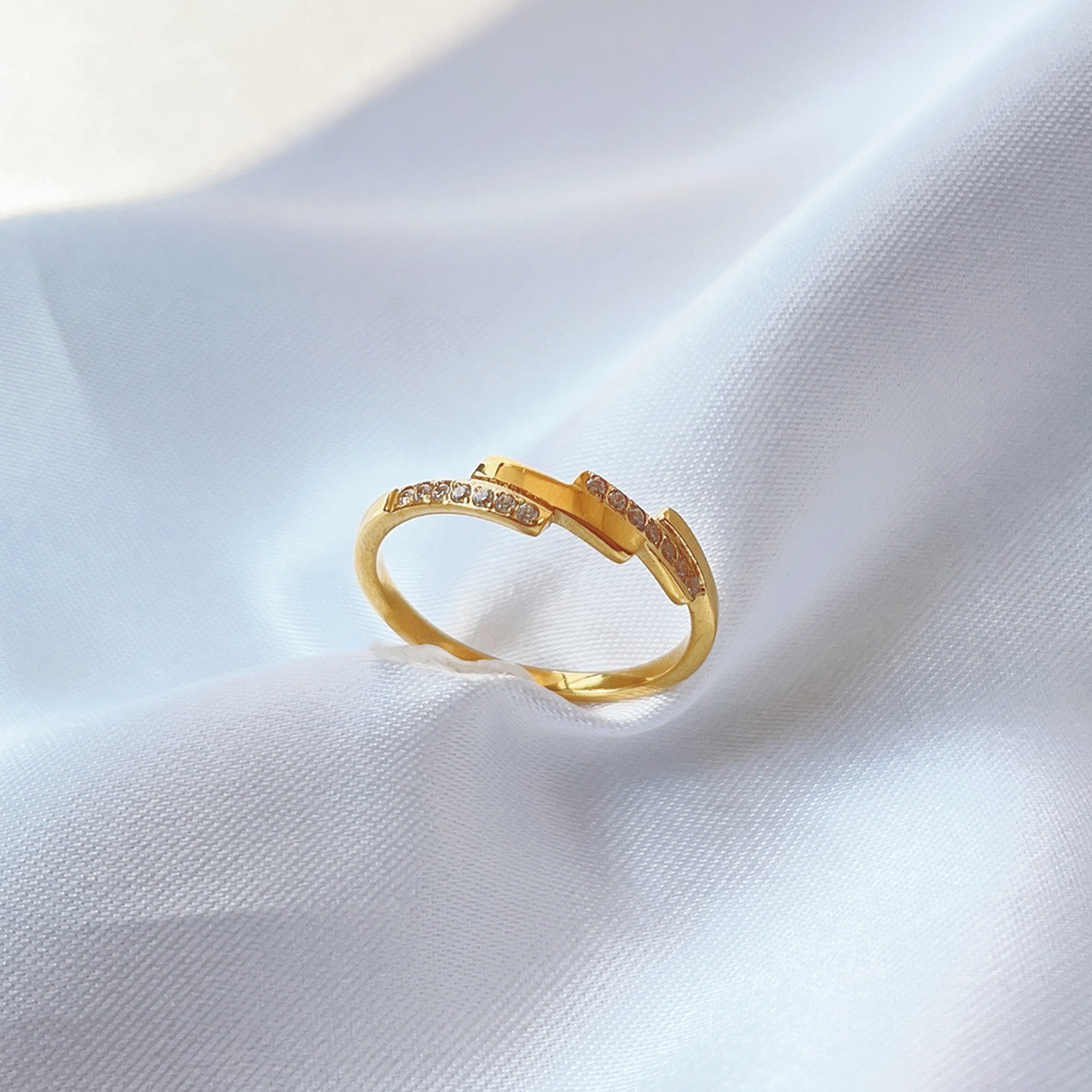 Rhombus Pattern Women'S Gender Classic Style Rhombus Stainless Steel Plating Inlay Artificial Gemstones 18k Gold Plated Rings