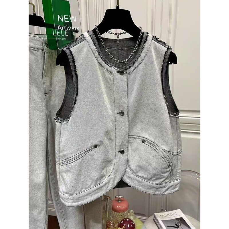 Short sleeveless denim vest for women, 2026 spring new design, super stylish with tassels and round neck, vest jacket Short sleeveless denim vest for women, 2026 spring new design, super stylish with tassels and round neck, vest jacket