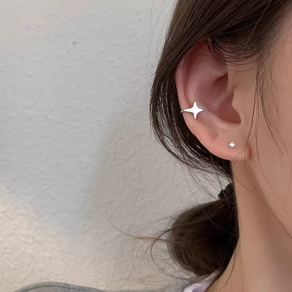 Four Mans Star Ear Clip Without Ear Holes Ear Bone Clip Female Cross Niche Design Advanced Sense Ear Stud Earrings Elegant Earrings