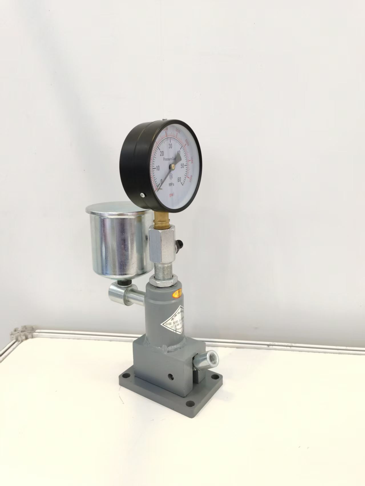 Injector hand pressure tester, automobile and tractor diesel engine injector calibrator, experimental atomization bench tester
