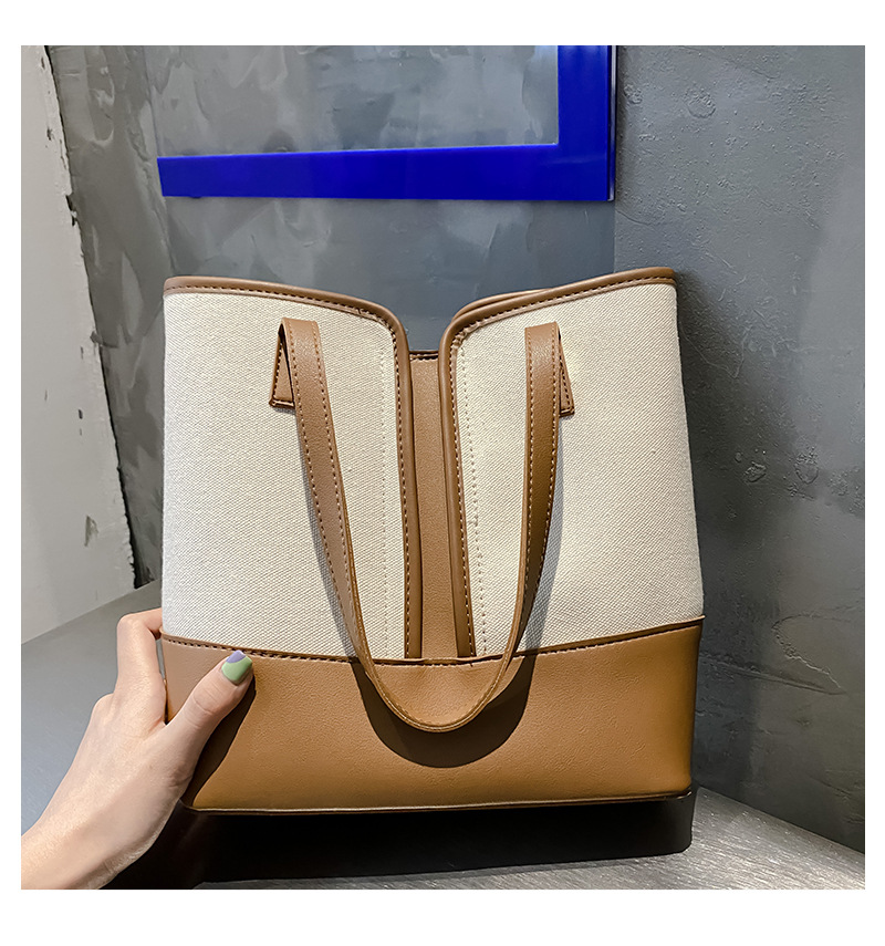 Korean Style Simple Stitching Contrast Color One-shoulder Diagonal Tote Bag display picture 9