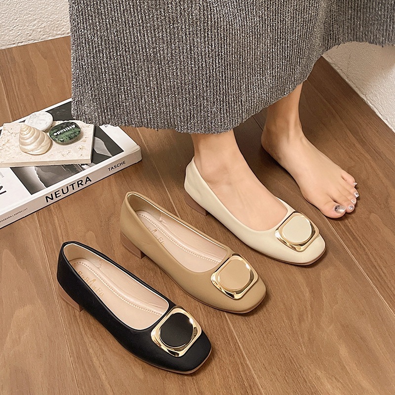 Zapatos de cabeza cuadrada para mujeres 2025 nuevo estilo de primavera y otoño con una hermosa falda de talón bajo con suela suave un zapato de pedal