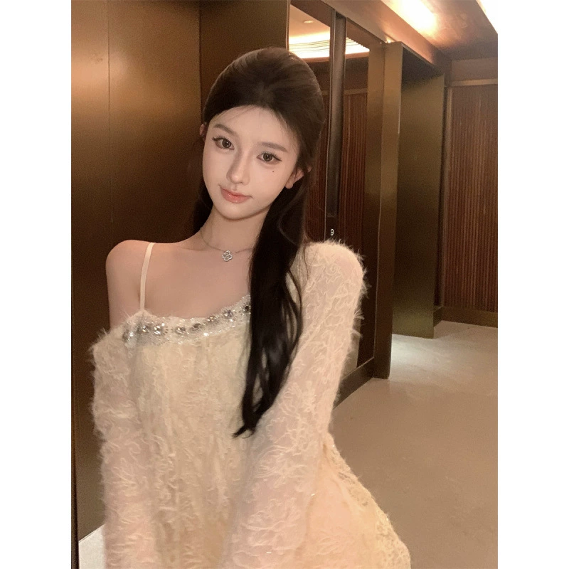 Роскошный асимметричный женский свитер со стразами и открытыми плечами, свободный вязаный топ в элегантном осеннем светском стиле.