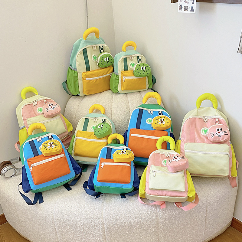 Mochila coreana para niños y niñas con color contrastante, guardería de niños lindas mochilas para estudiantes nuevas mochilas con colgantes para niños