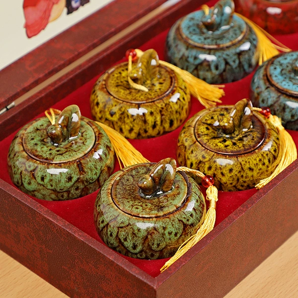 Tieguanyin tea in gift box, gift box