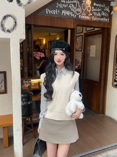 韩女氛围时髦叠穿条纹衬衫羊毛马甲A字半裙女士秋季气质时尚套装