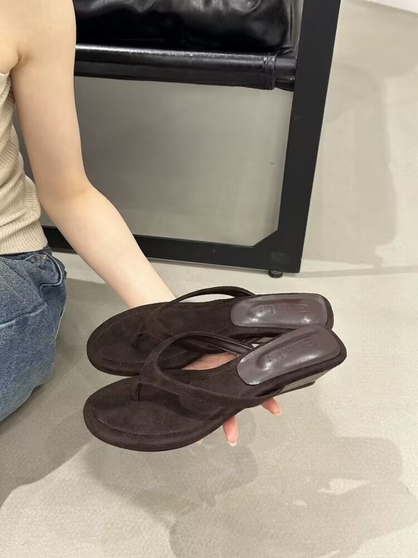 ハイエンドのハイヒール 2025 夏の新しいスタイルのハイヒールのビーチサンダル、女性用の多用途のアウターウェアラウンドトゥウェッジビーチサンダル|undefined