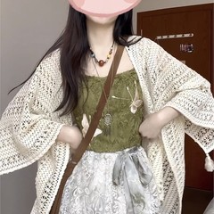 新中国式のチャイナドレスの外にはフリンジの透かし編みのマントの女性の夏のボヘミアンの日焼け止めのブラウスのコートがあります。