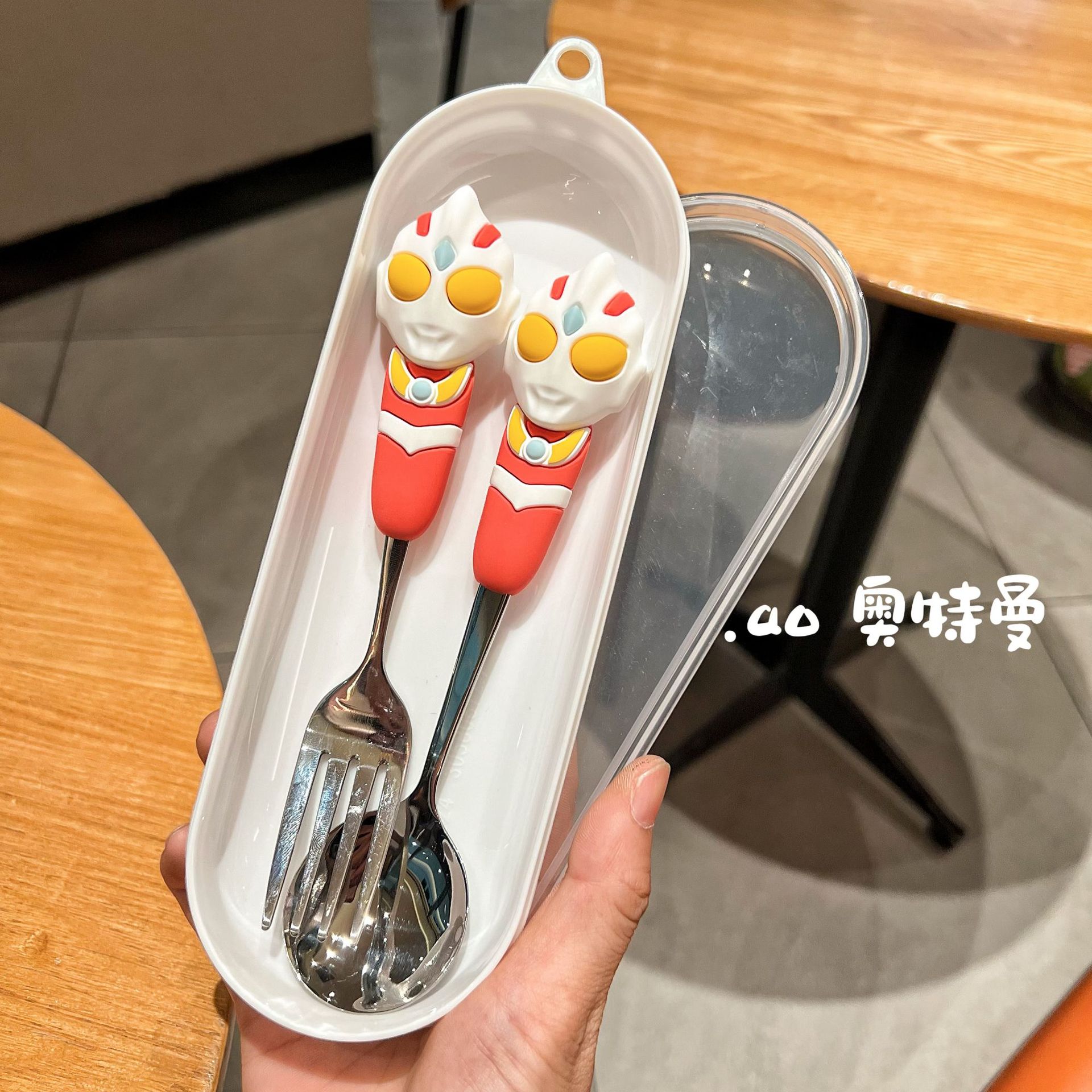 레드 울트라 스푼 + 포크 (흰색 원형 상자)