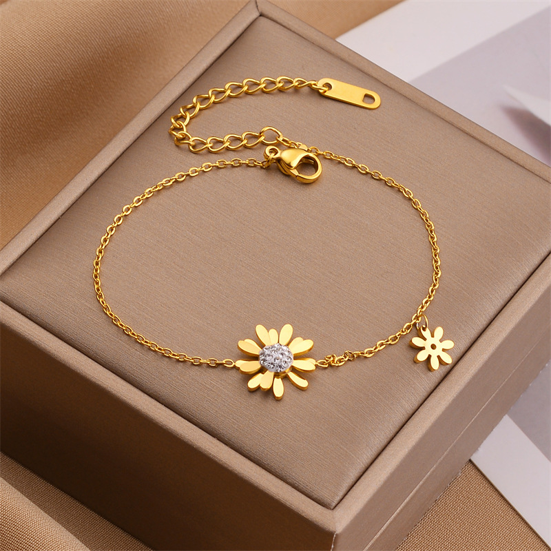 Nuevo acero de titanio pequeña pulsera daisy pulsera de oro femenina no se desvanece ligera nicho de diseño de joyas de mano joyas al por mayor