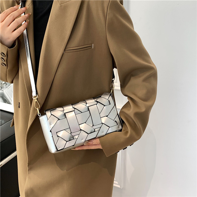 Small Design Woven Women's Bag 2023 Autumn/Winter New Texture Fashion Shoulder Bag Personalized Crossbody Bag_voghion.com