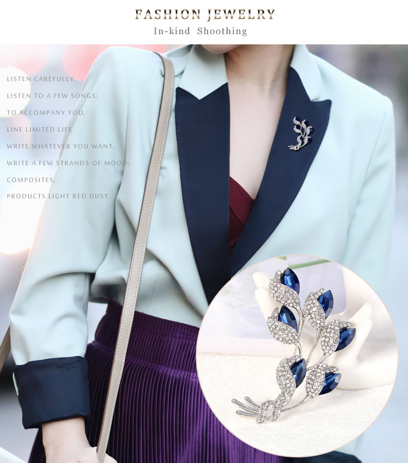 Fashion Flower Alloy Inlay Rhinestones Women's Brooches display picture 6