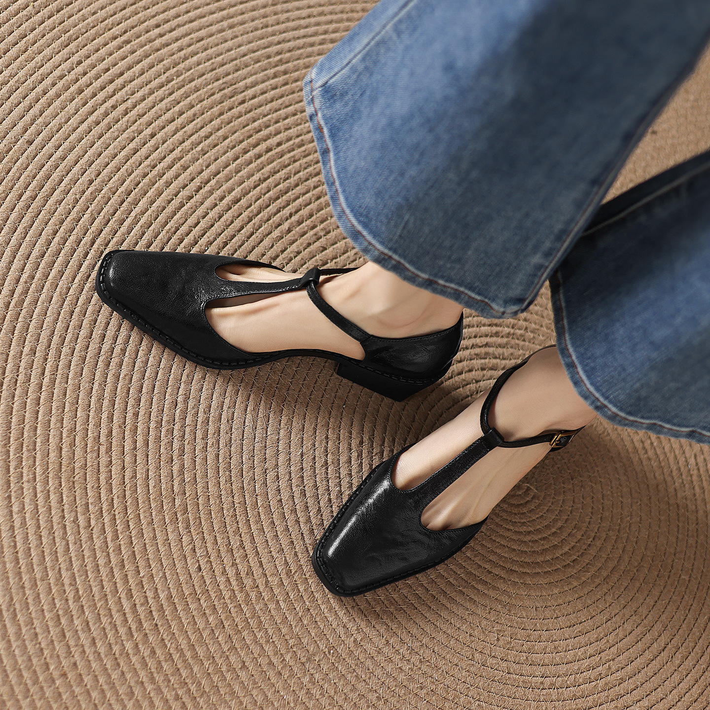Sandal nữ quai ngang chữ T mũi nhọn gót vuông phong cách Anh retro — màu nâu