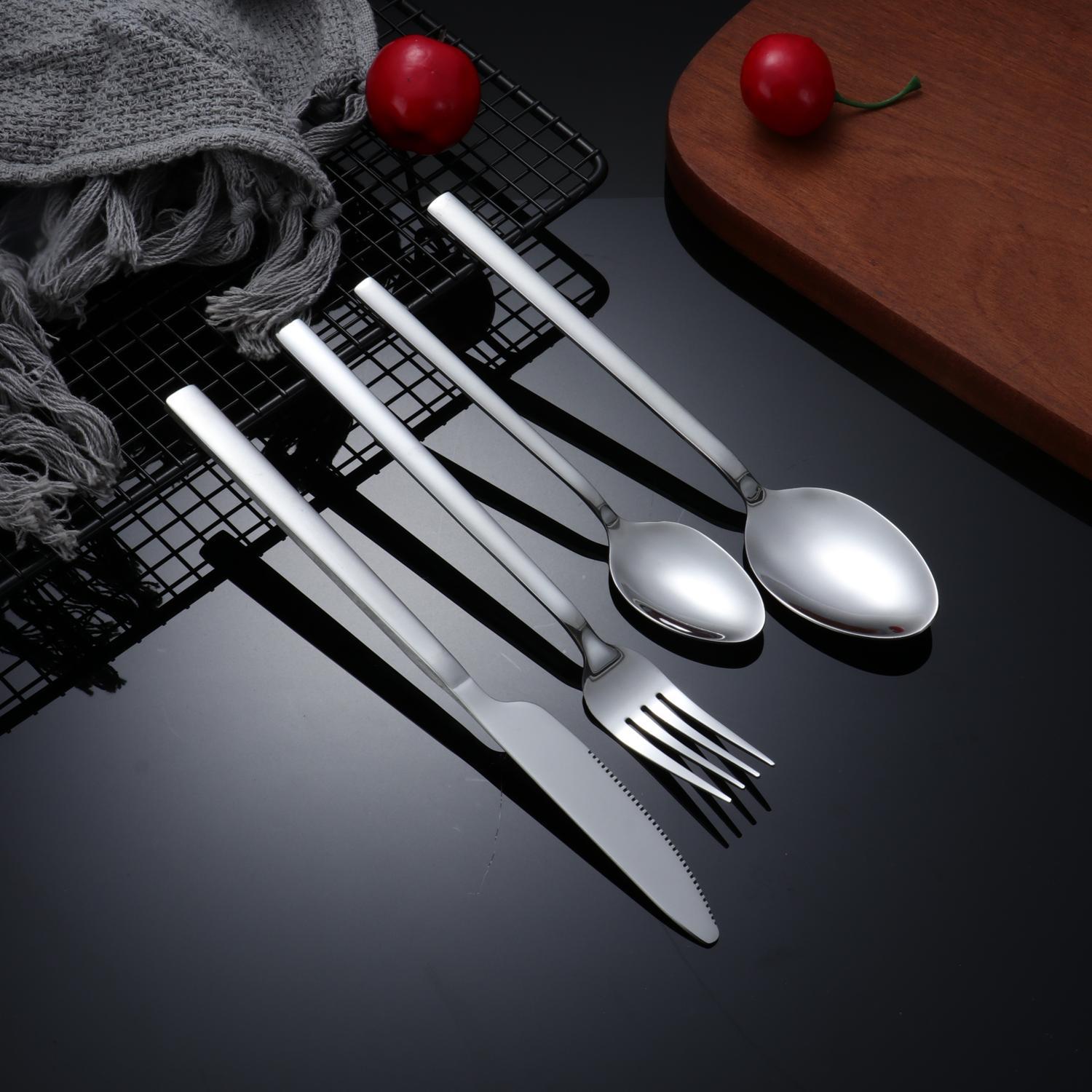 Vajilla occidental de acero inoxidable grueso, bistec, comida principal, cuchillo, tenedor y cuchara, juego de cuatro piezas, cuchara de postre para el hogar, estilo occidental