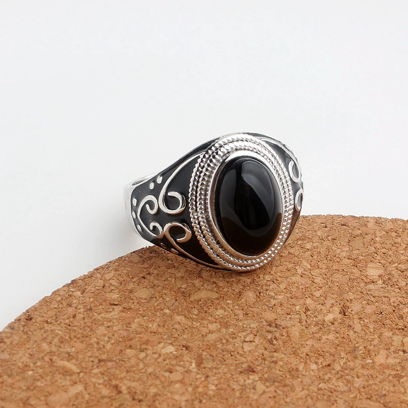 黑泰 Agate ring, wholesale, on index finger, silver 925 sample