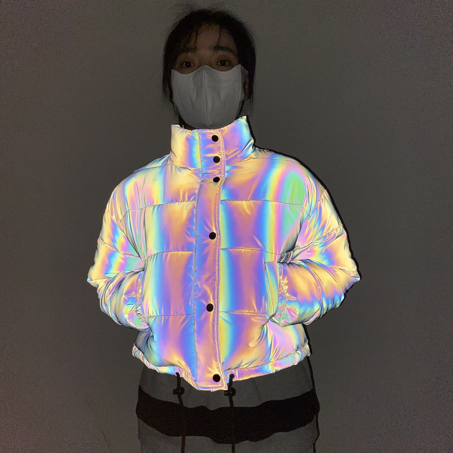 2025 invierno nuevo abrigo corto de algodón reflectante colorido con cuello alto para mujer abrigo de algodón láser de moda transfronteriza europea y americana de Amazon image 1