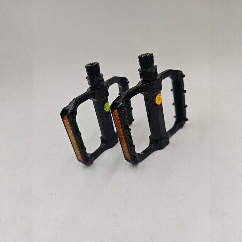 Jingye Aluminum Alloy Bicycle Pedals, Universal Anti-Slip Widened Pedals for Mountain Bikes and Road Bikes with Reflective Strips