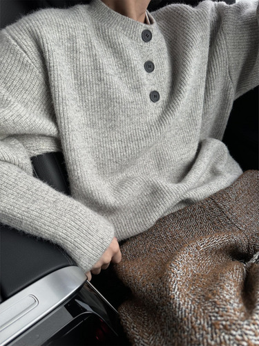 Leisurely and Luxurious Henley Collar Knit Sweater for Men - Autumn/Winter Edition, Korean Style Fashion Brand, Design-Savvy Hooded Soft and Plush Knit Top