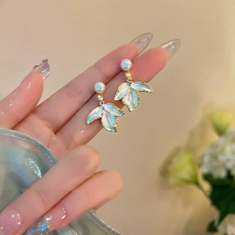 2026 viento falso sensación de atmósfera super inmortal pendientes de flores de malla temperamento suave de chiffon para mujeres pendientes