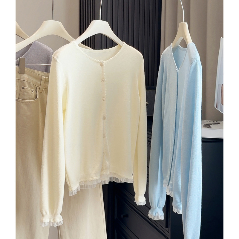 Korean-Style Gentle Lace Trim Knit Cardigan for Women, New Spring 2026 Model, Slimming and Versatile, Suitable as an Inner Layer Sweater Top