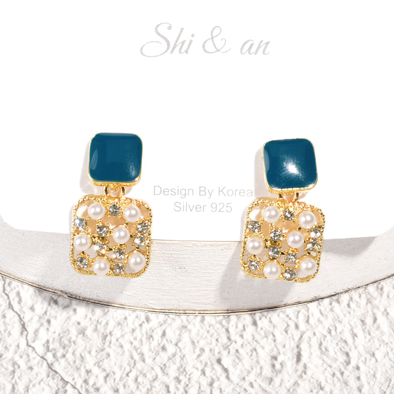 Korean Pearl Diamond Hollow Earrings display picture 5