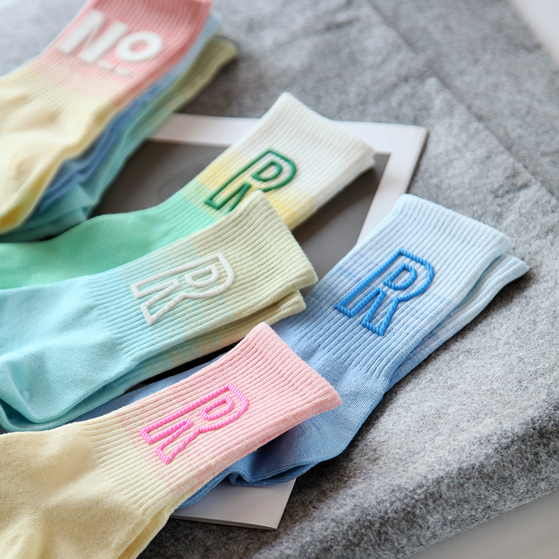 2025d New R For Women Gradient Color Mid-Calf Spring Summer Trendy Brand Personality Sports Women's Socks_voghion.com